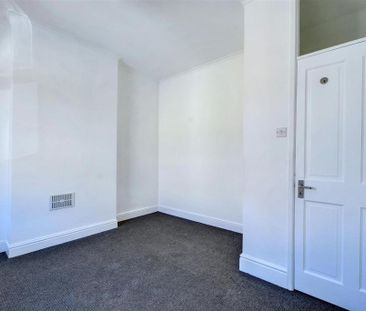 2 bedroom end of terrace house to rent - Photo 1