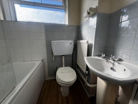 2 Bed Flat, Summit Way, SO18 - Photo 5