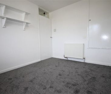 Peninsular Close, Feltham,TW14 - Photo 3
