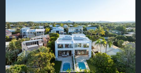 A Luxurious Coastal Sanctuary - Photo 5