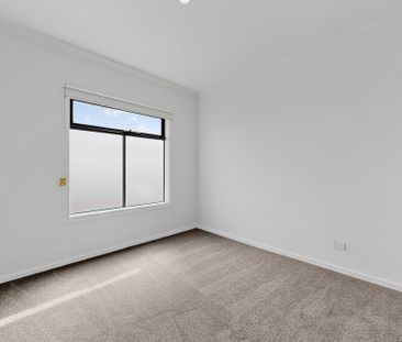 13 Fen Walk, Point Cook VIC 3030 - House For Rent | Domain - Photo 5