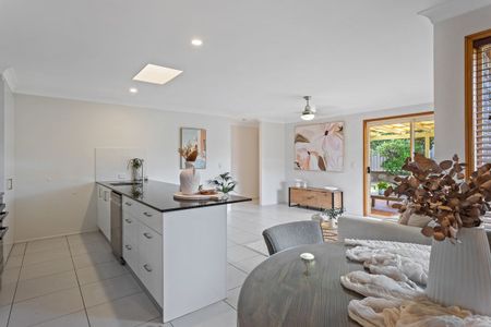 Immaculate Glenvale 4 bedroom brick - Photo 2