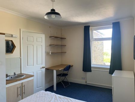 4 bedroom terraced house to rent - Photo 5