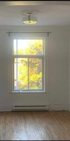 5 1/2 à louer métro Cadillac - Photo 1