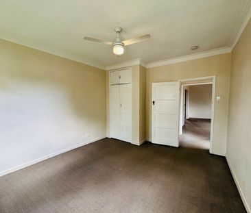 Short walk to Portside & Racecourse Road - Photo 3