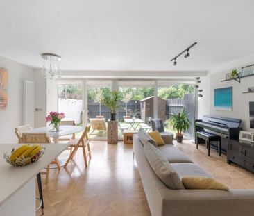 4 Bed Maisonette, Goulden House, SW11 - Photo 2