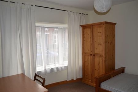 4 Bed Terraced House, Berkeley Road, SO15 - Photo 4