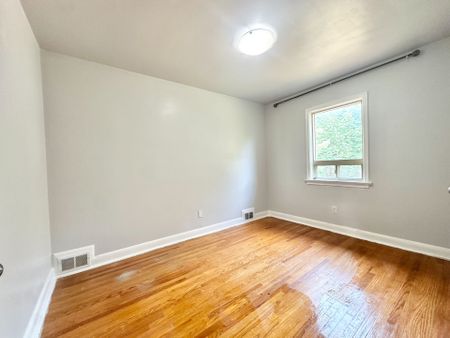 For Lease - 1048 Kennedy Road Unit# Main Floor, Toronto, Ontario - Photo 3