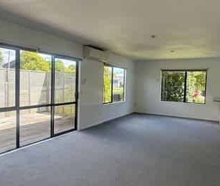 Warm and Cozy in Lynmore - Photo 1