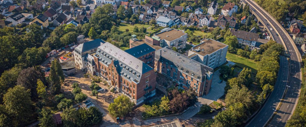 Stilvolle 2 Zimmerwohnung mit Dachterrasse im historischen Kloster von Limburg! - Photo 1