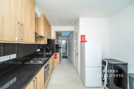 7 Bedroom House to rent - Photo 3