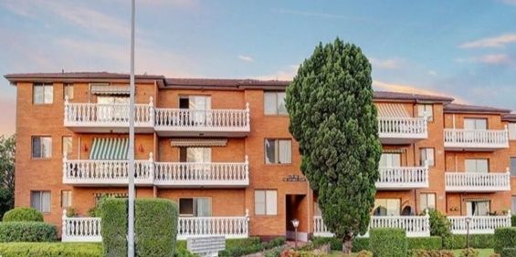 Spacious Two Bedroom Unit - Photo 3