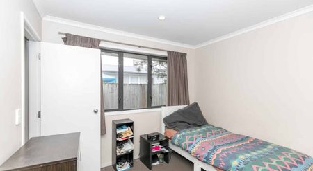 Modern Townhouse - Photo 4