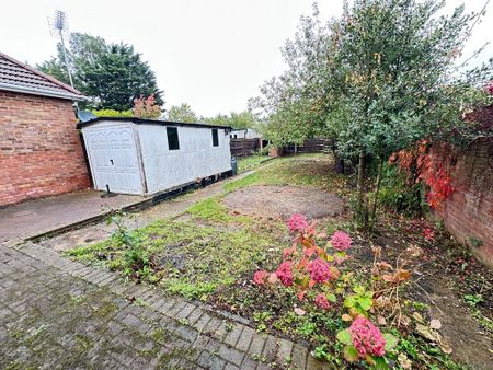 3 bedroom detached bungalow to rent - Photo 3