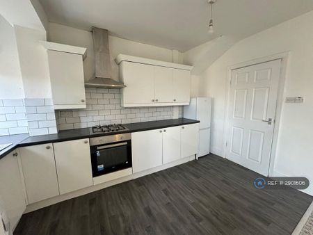 3 bedroom semi-detached house to rent - Photo 2