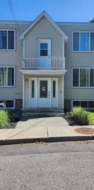 À louer – 5 ½ au 2e étage d’un triplex – Vieux-Mont-Saint-Hilaire 1 700 $ par mois - Photo 1
