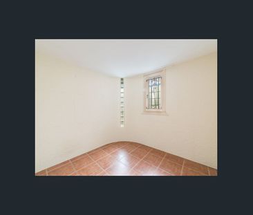 Charming Cottage in Sought-After Morningside Pocket! - Photo 5