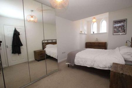 Oakhurst Drive, Birch Hill Clock Tower, OL12 - Photo 3