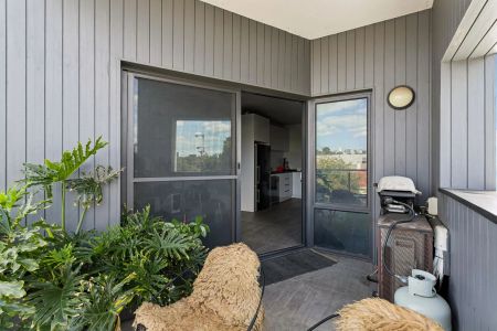 Modern Unfurnished Townhouse in Prime West Perth Location - Photo 3