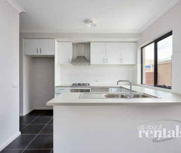 Contemporary Living with Quality Finishes - Photo 3