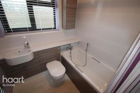 3 bedroom semi-detached house to rent - Photo 2