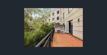 Two Bedroom Apartment in Great Location - Photo 4