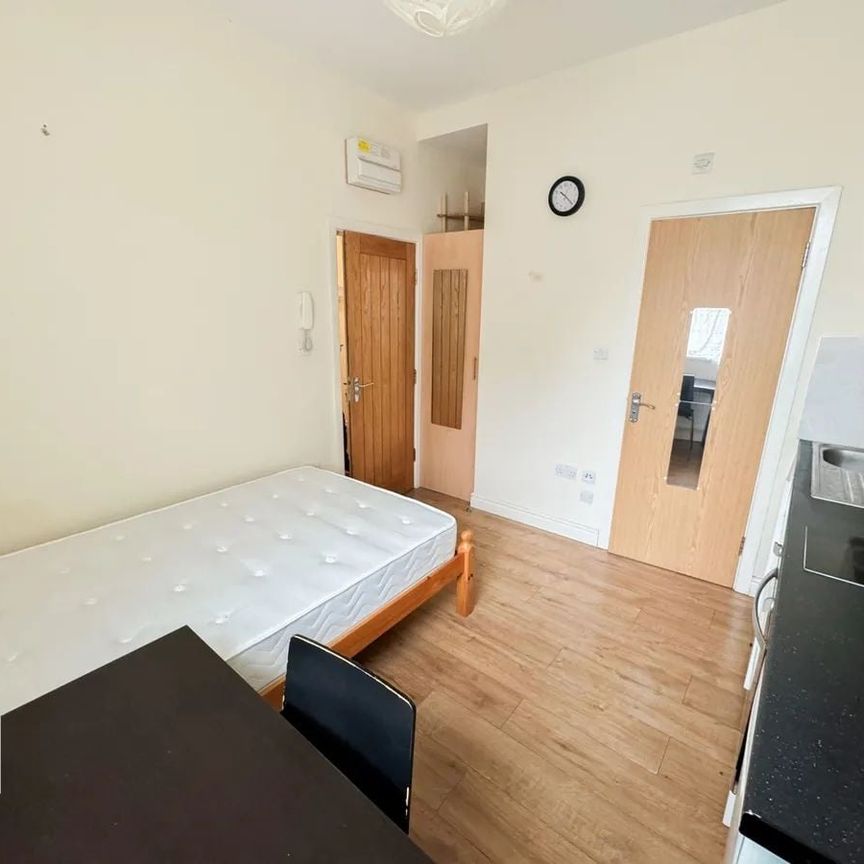 Studio Flat, Turnpike Lane, N8 - Photo 1