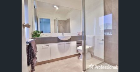 2 Bedroom 2 Bathroom Fully Furnished 1st Floor Apartment - Photo 5