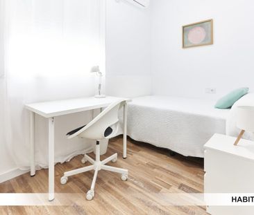 Calle Cardenal Rodrigo de Castro, Sevilla, Andalusia 41005 - Photo 6