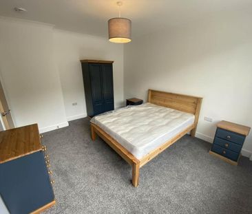 3 bedroom flat to rent - Photo 4