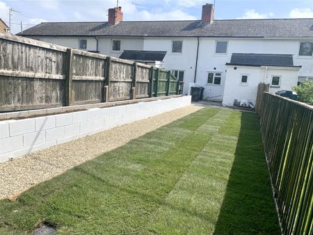 Avon Square, Upavon, Pewsey, SN9 - Photo 3