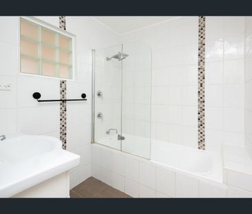 FAMILY HOME IN PRIME LOCATION WITH POOL! - Photo 6