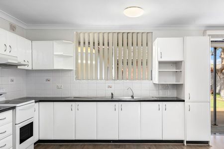 Well Presented Family Home - Photo 3