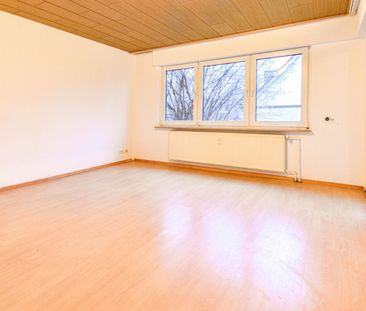 Gemütliche 2-Zimmer-Erdgeschosswohnung mit Loggia und Blick ins Grüne. - Photo 1