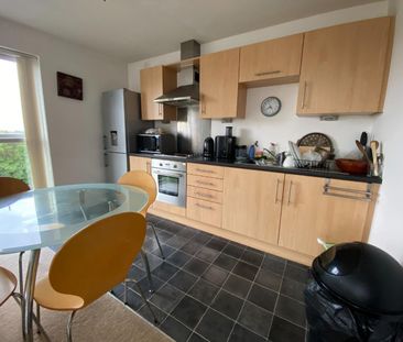 2 bedroom Flat To Let - Photo 6