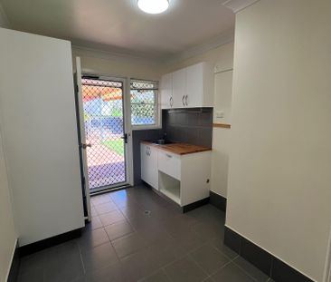 Lovely Established Home on 1,332 m² Allotment - Photo 5