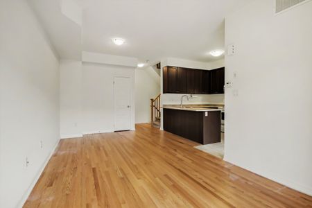 For Lease - 251 Vivant Street, Newmarket, Ontario - Photo 4
