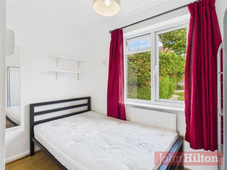 4 bedroom semi-detached house to rent - Photo 4