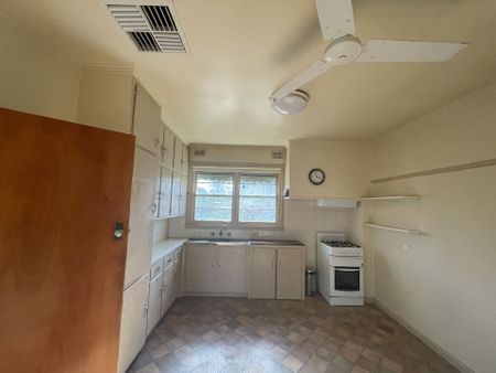 FAMILY LIVING - Photo 5