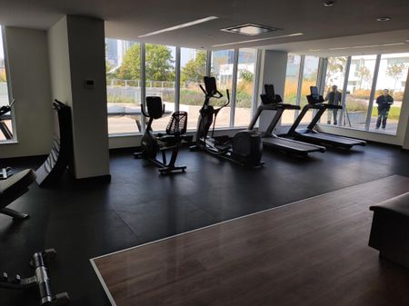 Georgetown. One Bedroom Condo on 23rd Floor - Photo 4