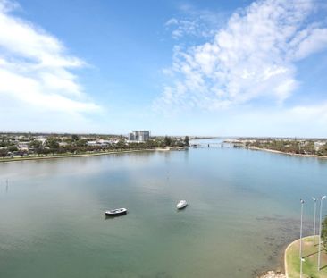 Luxury Waterfront Apartment – 10th Floor - Photo 4