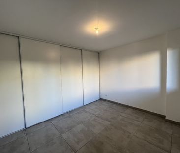 Location Appartement 2 pièces 50m² HYERES 83400 - Photo 3