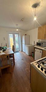 1 bedroom Flat To Let - Photo 3