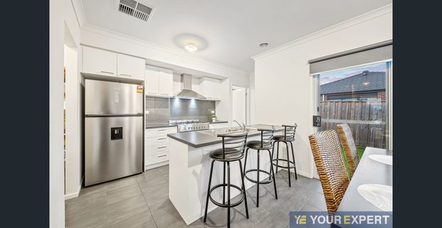 Perfect Location in Officer! - Photo 1