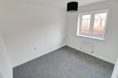 3 bedroom semi-detached house to rent - Photo 2