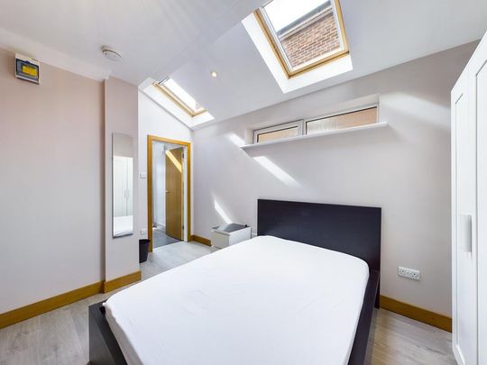 1 bedroom house of multiple occupation to rent - Photo 1