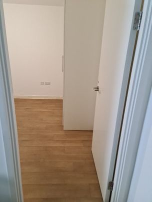 Room in a Shared Flat, Lascelles House, SW8 - Photo 1