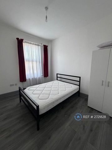 1 bedroom in a house share to rent - Photo 4