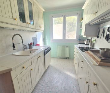 Location Appartement 3 pièces 109m² MARSEILLE 9ème - Photo 6