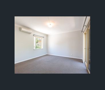 PRIVACY IN THE HEART OF LEEDERVILLE! - Photo 6